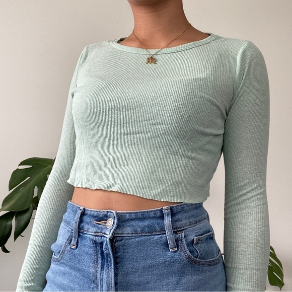 light green long sleeve crop top - Picture 4 of 7